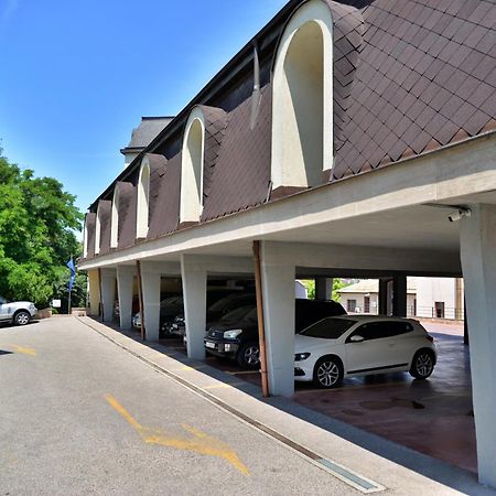 Retro Hotel Haskovo Exterior foto